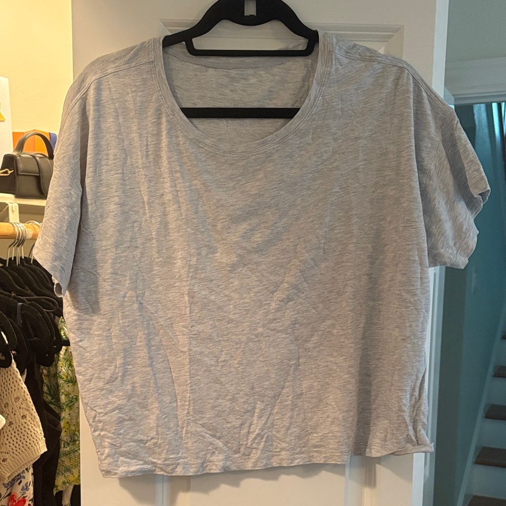 LULULEMON Women’s Lightweight Crewneck Tee - Light Gray